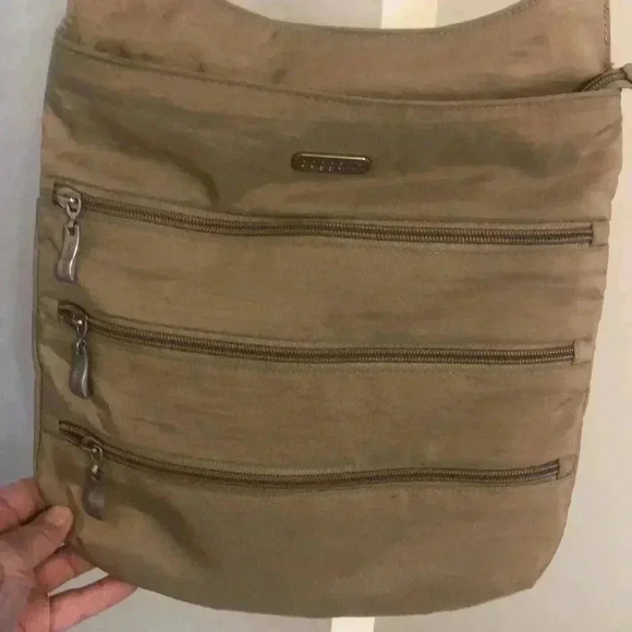 Baggallini crossbody bag with adjustable strap. - Picture 1 of 8